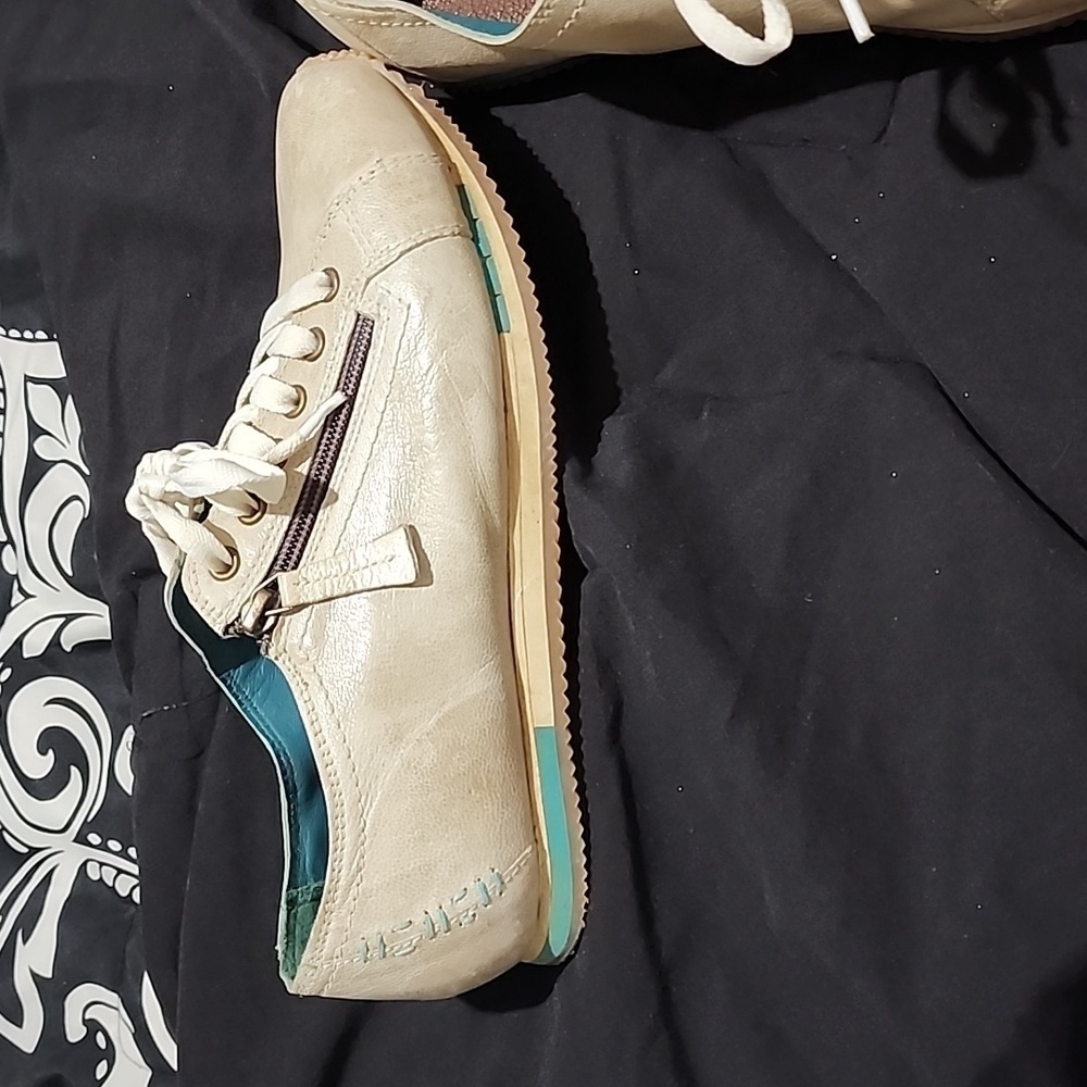 Roan a division of Bed Stu. Very high end. Size   10